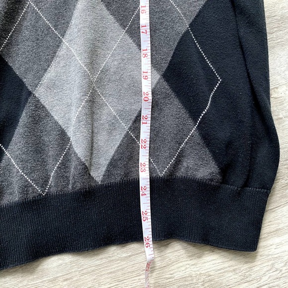 2 Old Navy V-neck Sweaters - Picture 9 of 12